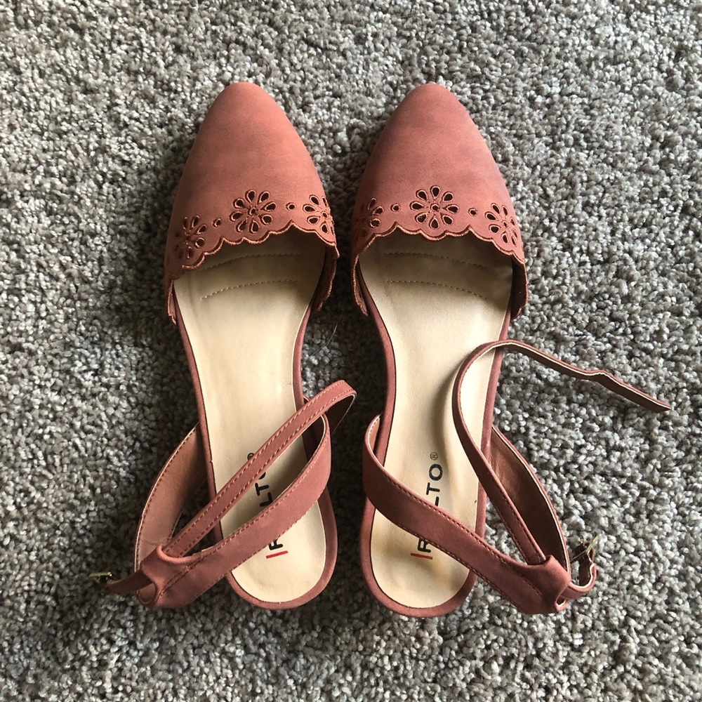 Cute, pointed flats